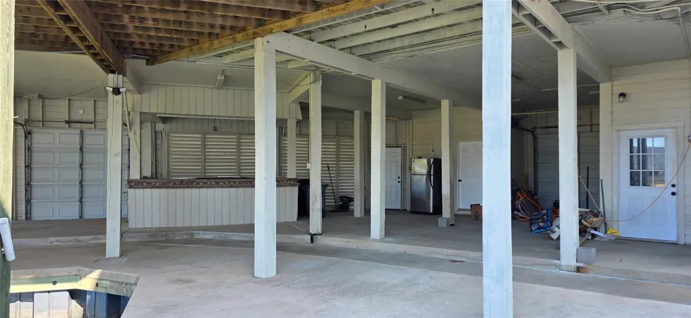 1702 E Castaway Street Tiki Island, TX 77554