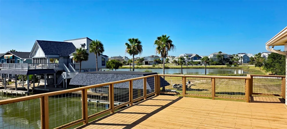 1702 E Castaway Street Tiki Island, TX 77554