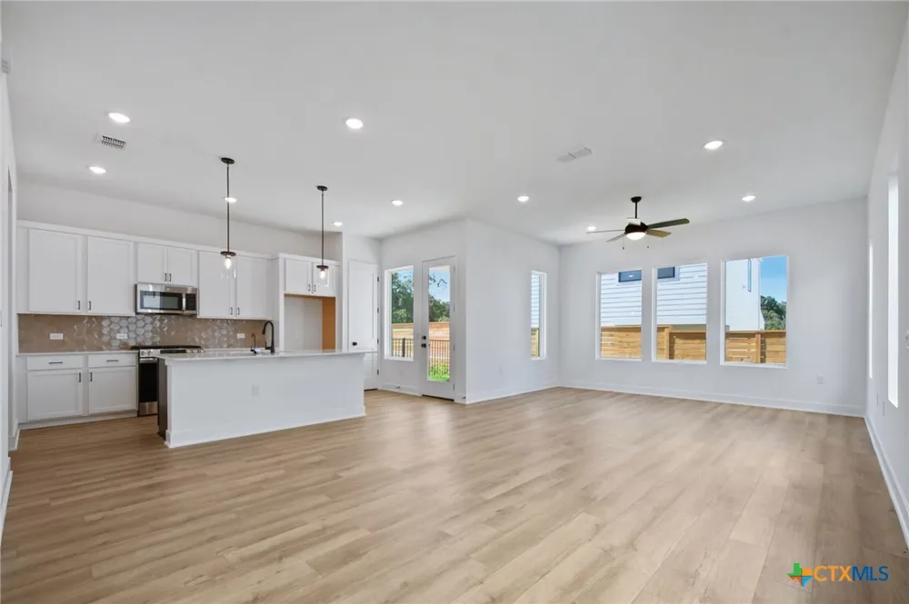 1410 Rambling Rose Road Austin, TX 78745