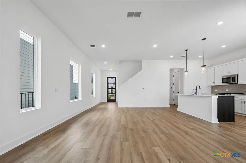 1410 Rambling Rose Road Austin, TX 78745