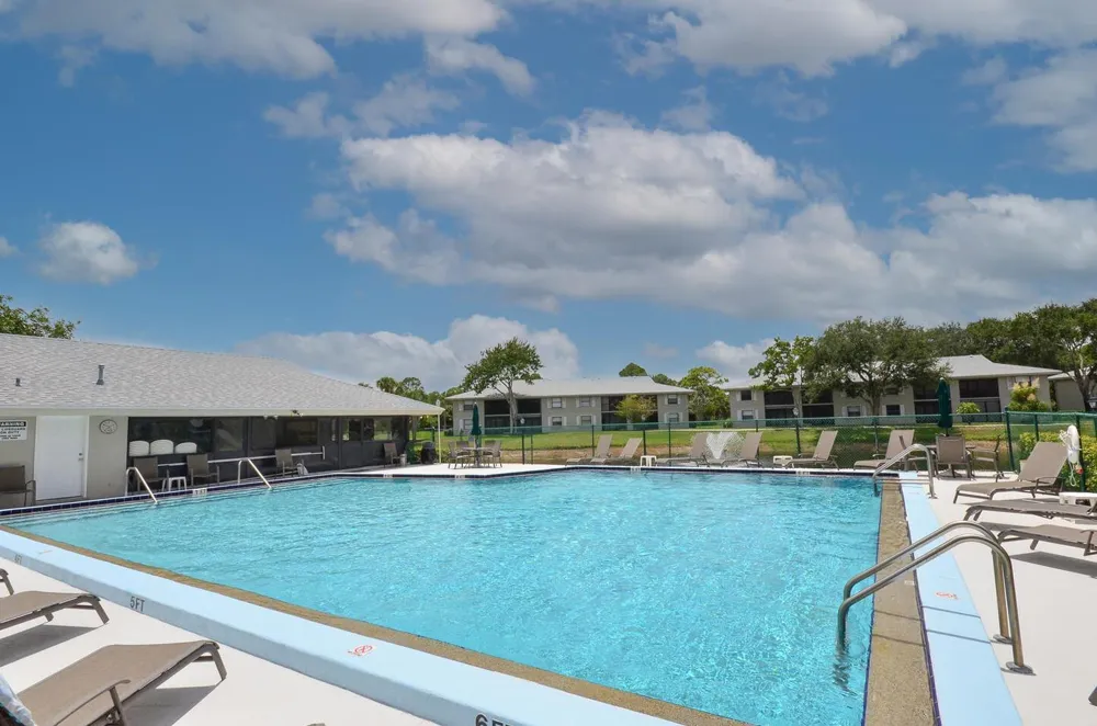 2101 Sabal Ridge Court #F Palm Beach Gardens, FL 33418