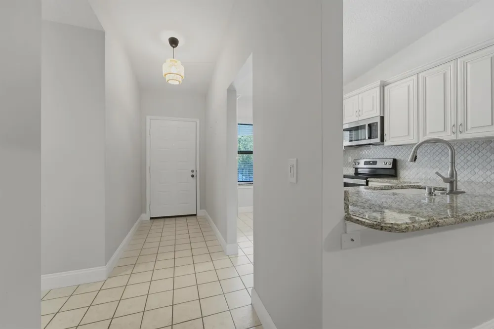 2101 Sabal Ridge Court #F Palm Beach Gardens, FL 33418