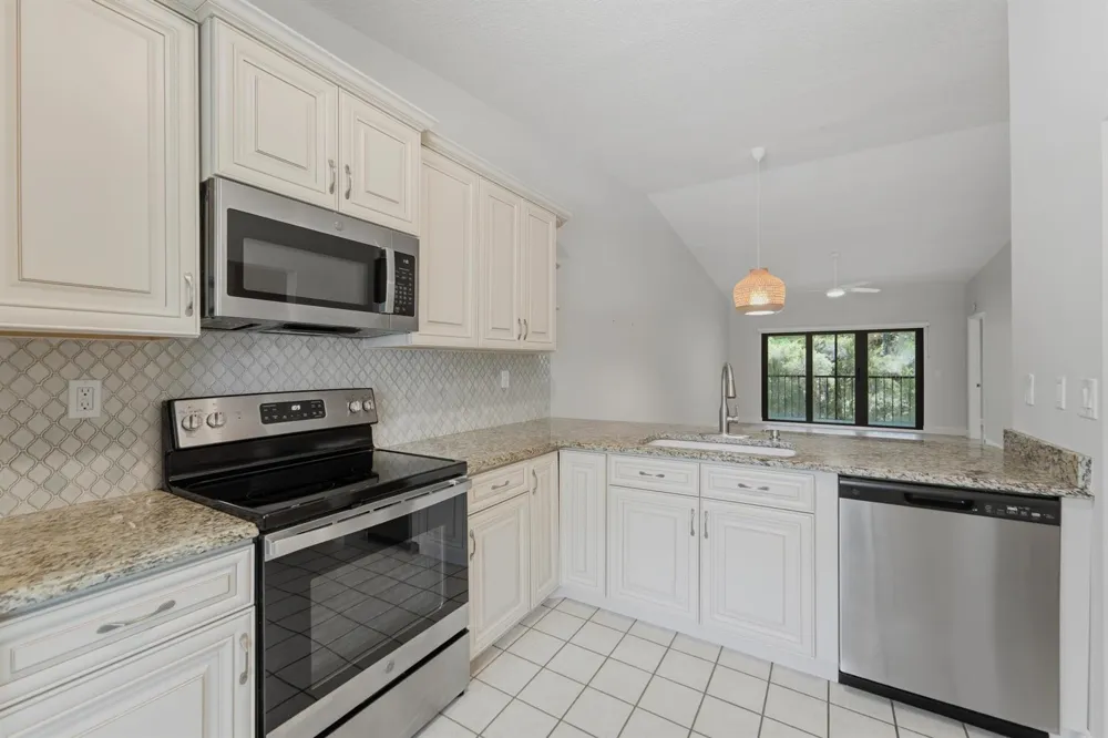 2101 Sabal Ridge Court #F Palm Beach Gardens, FL 33418