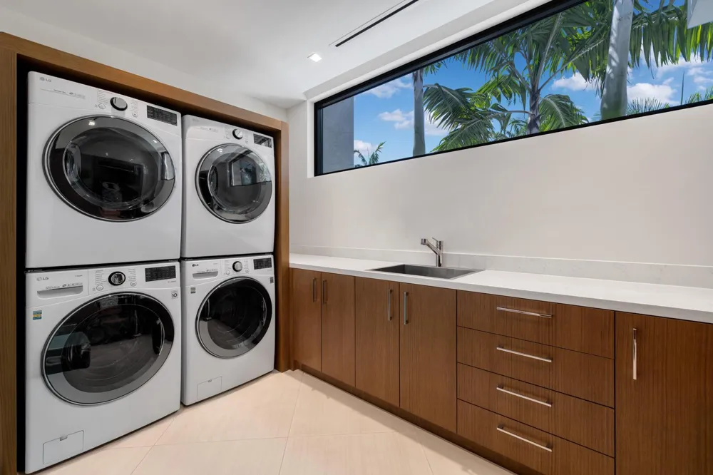 200 Fiesta Way Fort Lauderdale, FL 33301