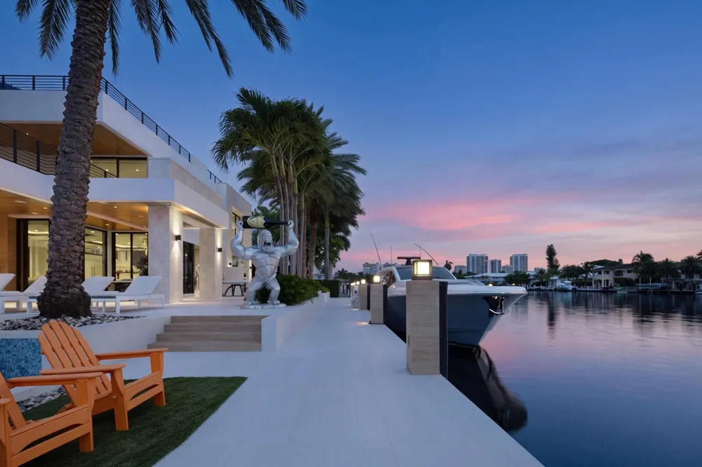 200 Fiesta Way Fort Lauderdale, FL 33301