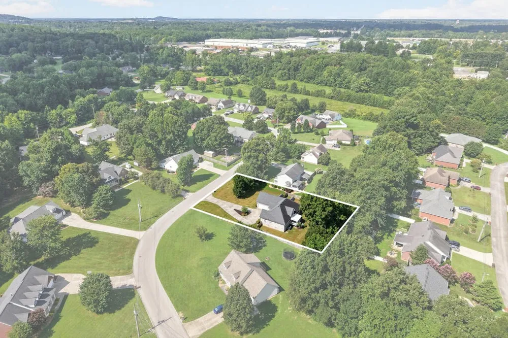 2960 Old Walton Cir Cookeville, TN 38506