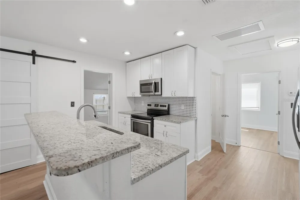 2861 17TH AVENUE St Petersburg, FL 33713
