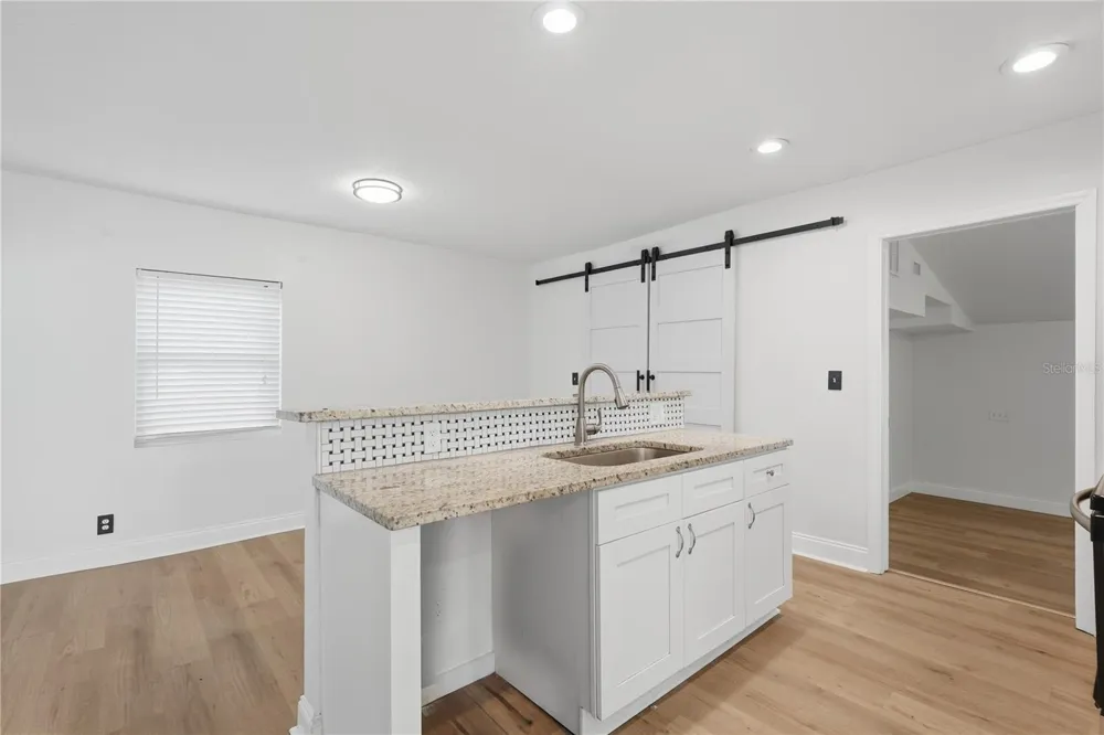 2861 17TH AVENUE St Petersburg, FL 33713