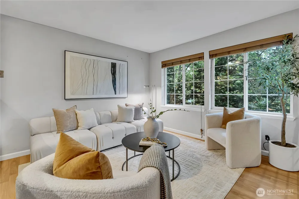 952 35th Street #102 Seattle, WA 98103