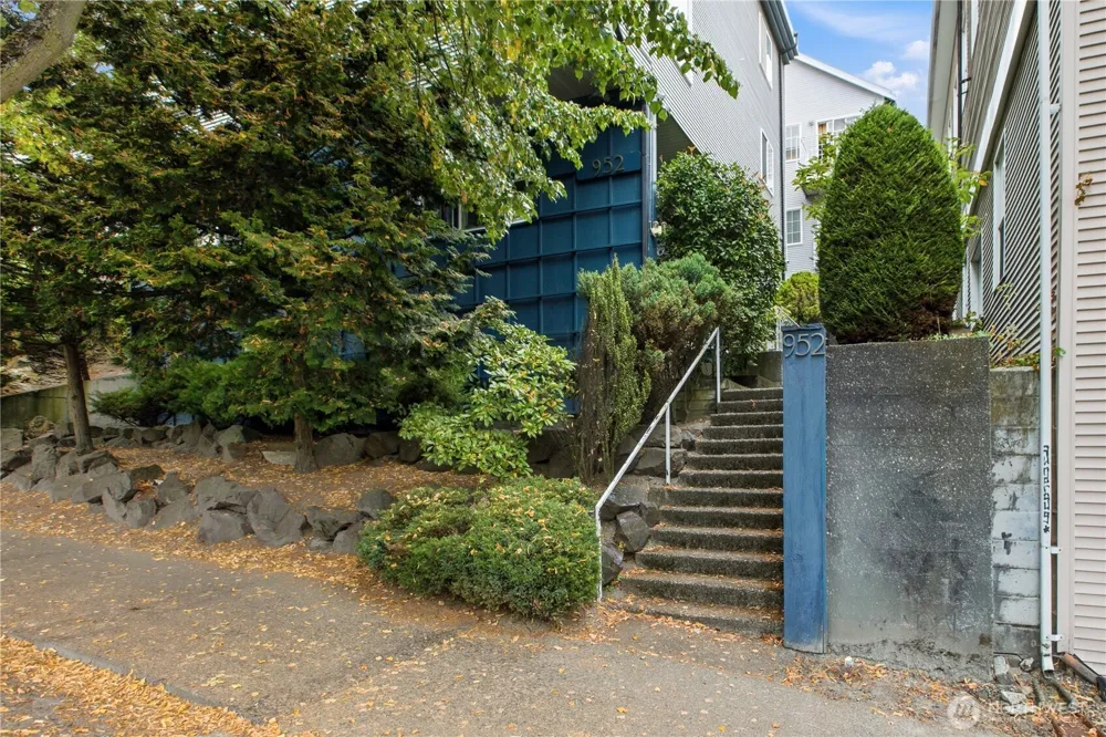 952 35th Street #102 Seattle, WA 98103