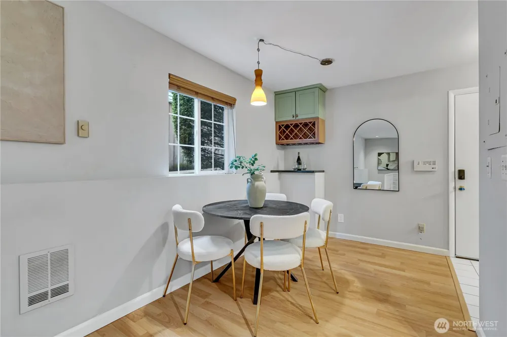 952 35th Street #102 Seattle, WA 98103