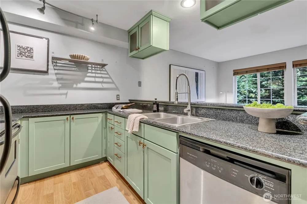 952 35th Street #102 Seattle, WA 98103