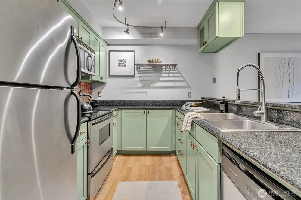 952 35th Street #102 Seattle, WA 98103