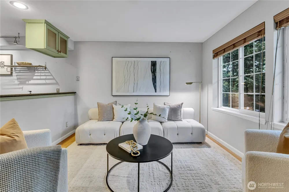 952 35th Street #102 Seattle, WA 98103