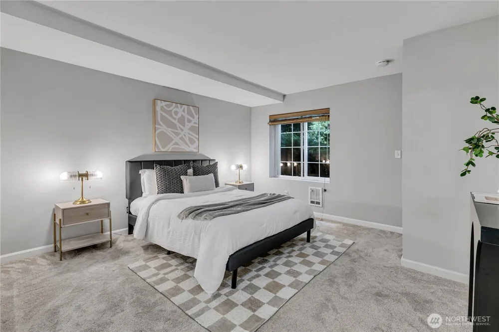 952 35th Street #102 Seattle, WA 98103