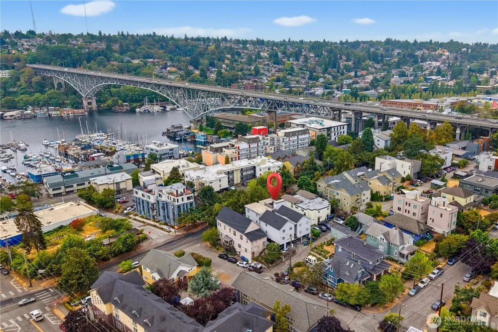 952 35th Street #102 Seattle, WA 98103