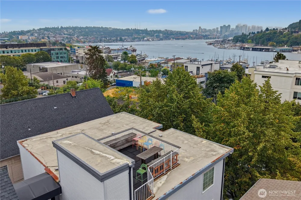 952 35th Street #102 Seattle, WA 98103