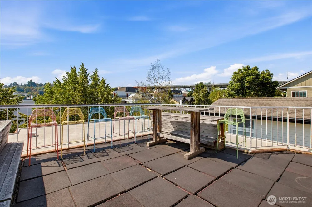 952 35th Street #102 Seattle, WA 98103