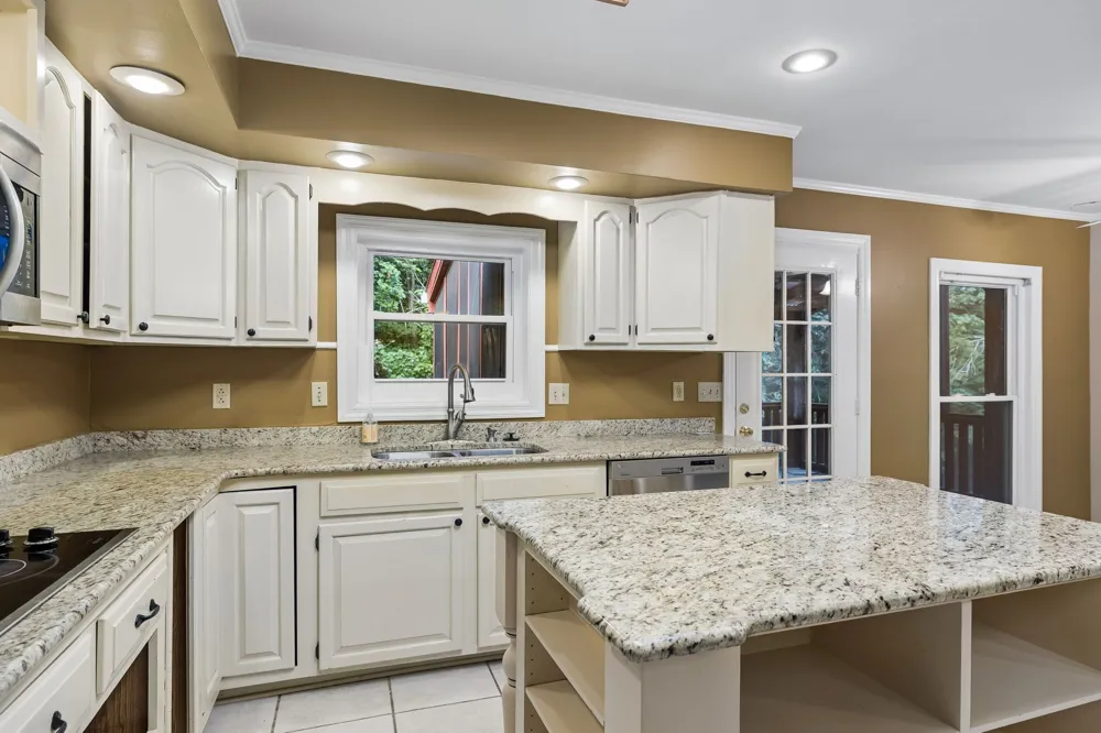 1912 Graceland Dr Goodlettsville, TN 37072