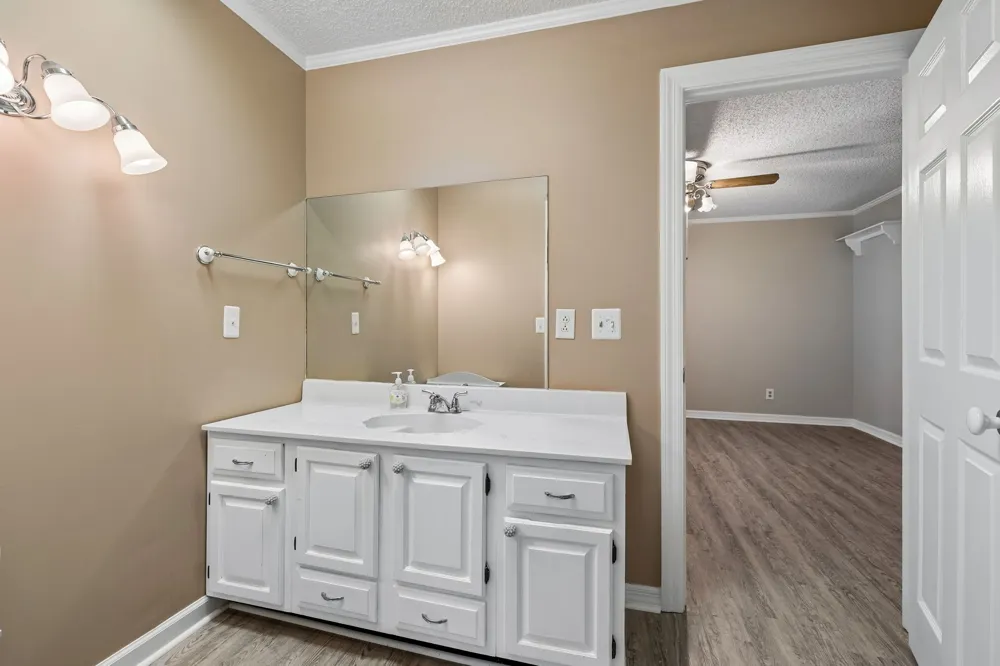 1912 Graceland Dr Goodlettsville, TN 37072