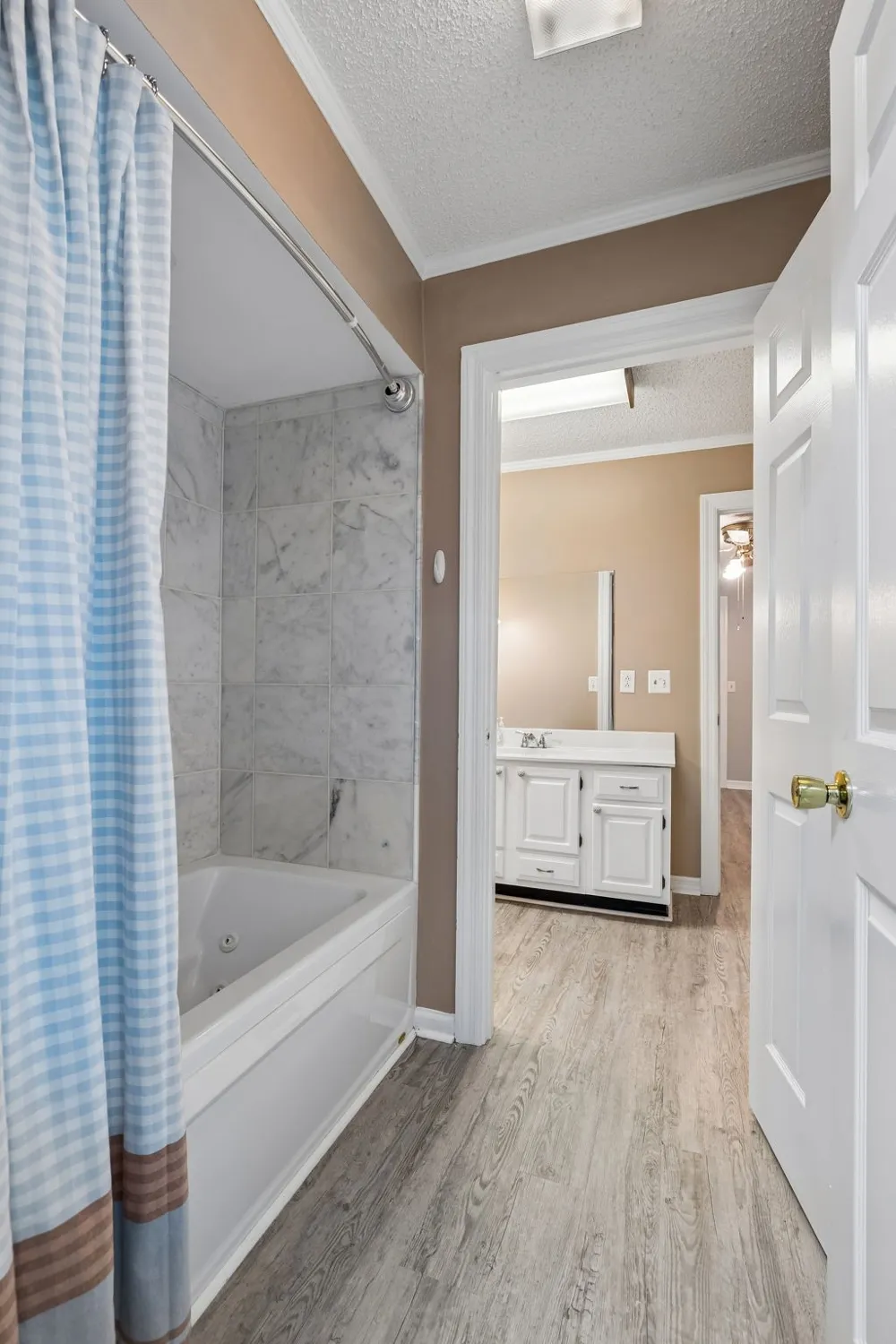 1912 Graceland Dr Goodlettsville, TN 37072