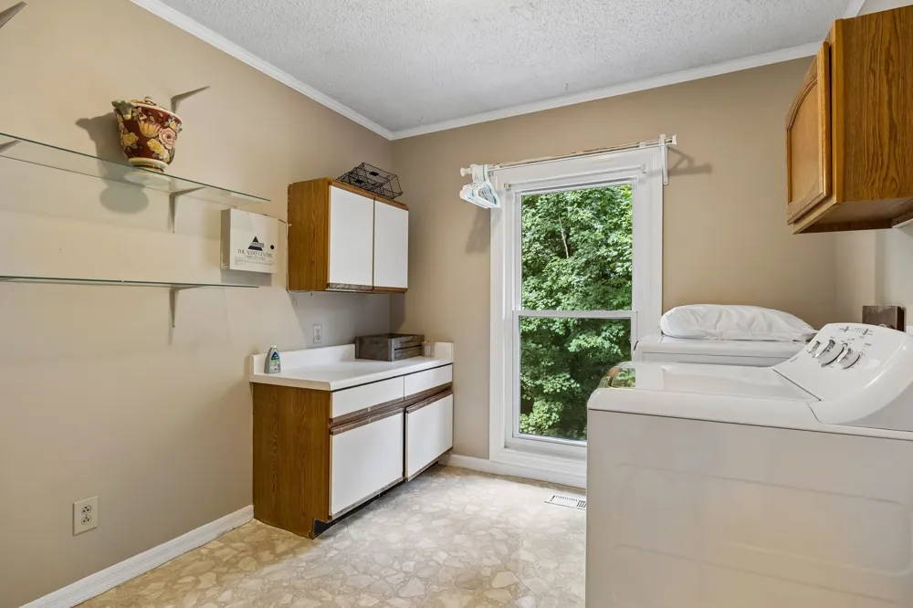 1912 Graceland Dr Goodlettsville, TN 37072