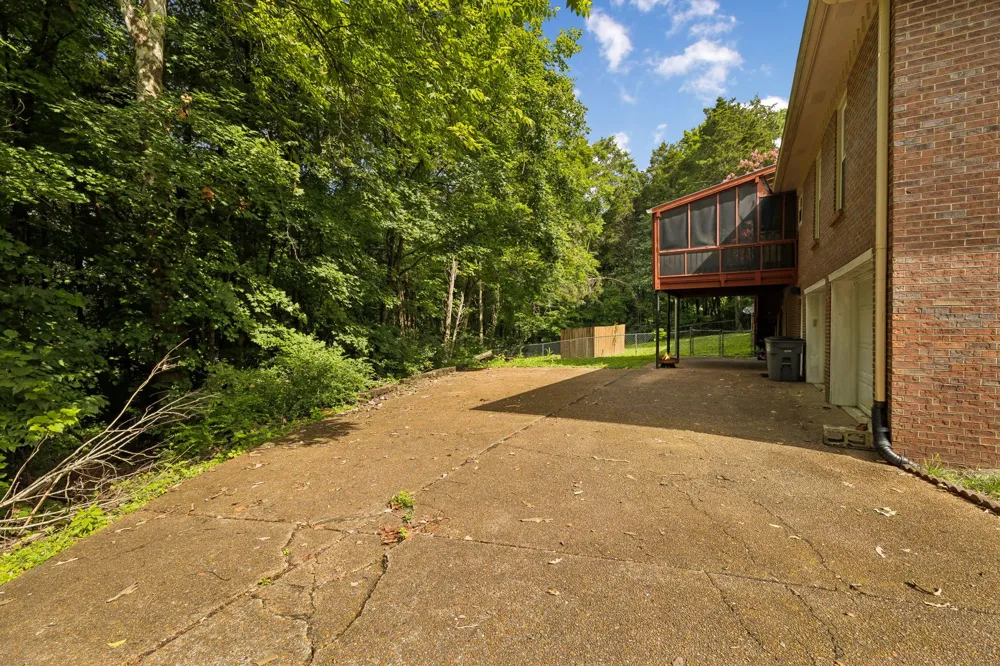 1912 Graceland Dr Goodlettsville, TN 37072