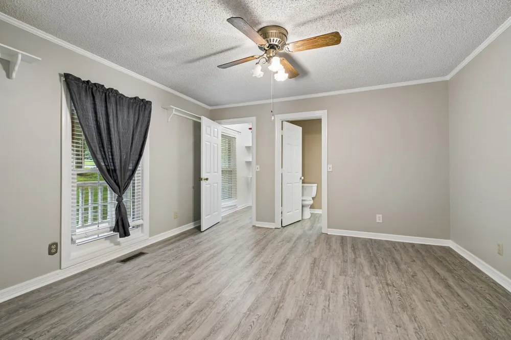 1912 Graceland Dr Goodlettsville, TN 37072