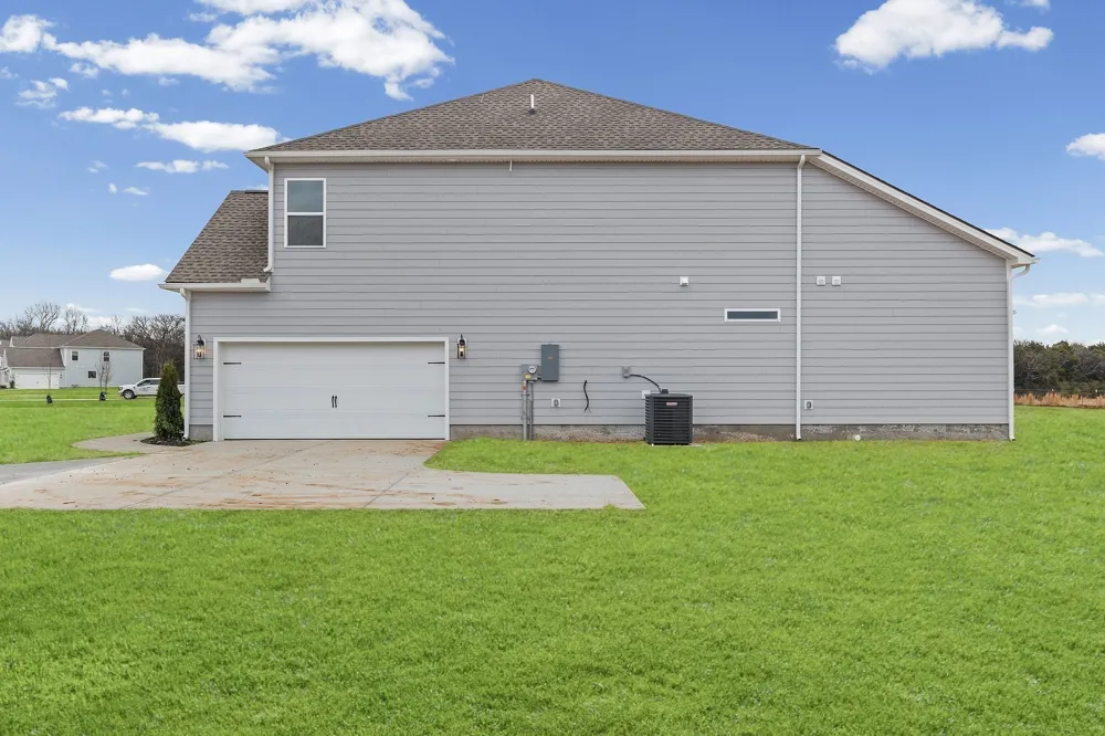 1433 Charles Dr Chapel Hill, TN 37034