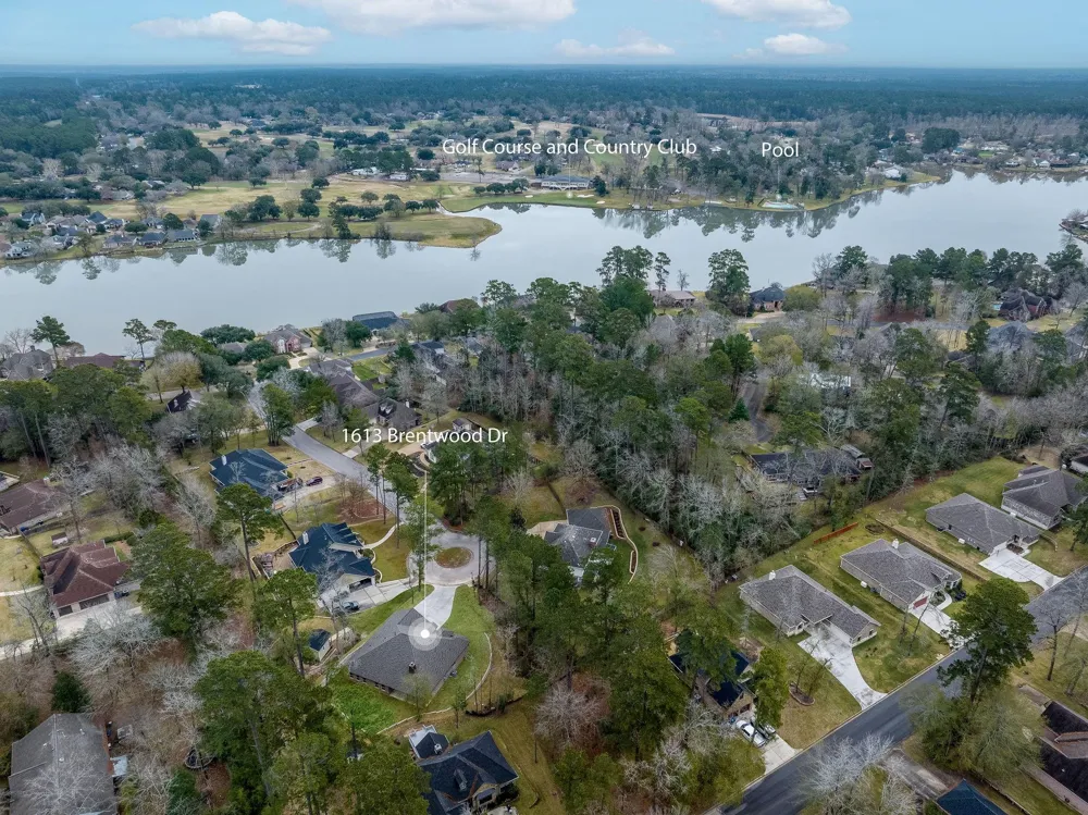 1920 Rollingwood Drive Huntsville, TX 77340