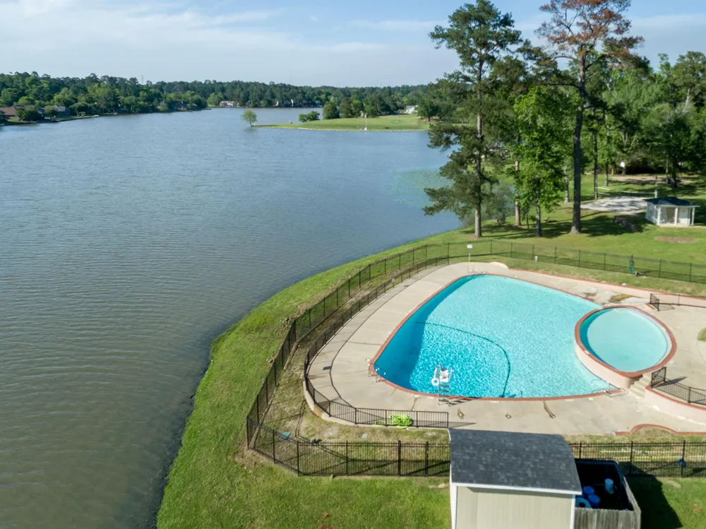 1920 Rollingwood Drive Huntsville, TX 77340