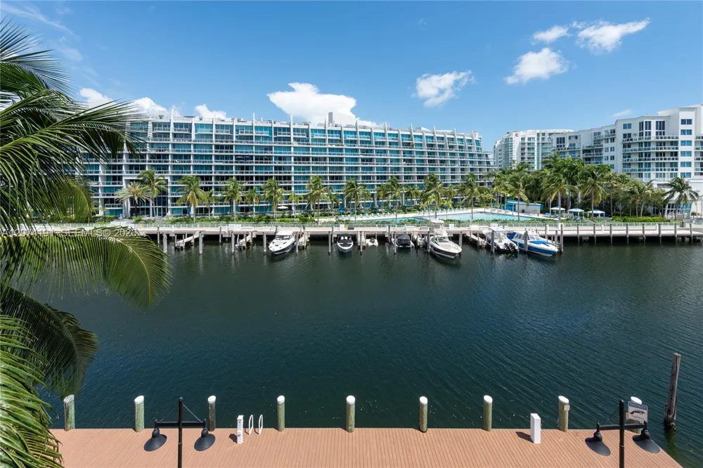 3001 NE 185th St #417 Aventura, FL 33180