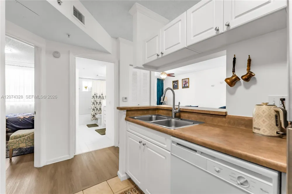 17145 Bay Rd #4501 Sunny Isles Beach, FL 33160