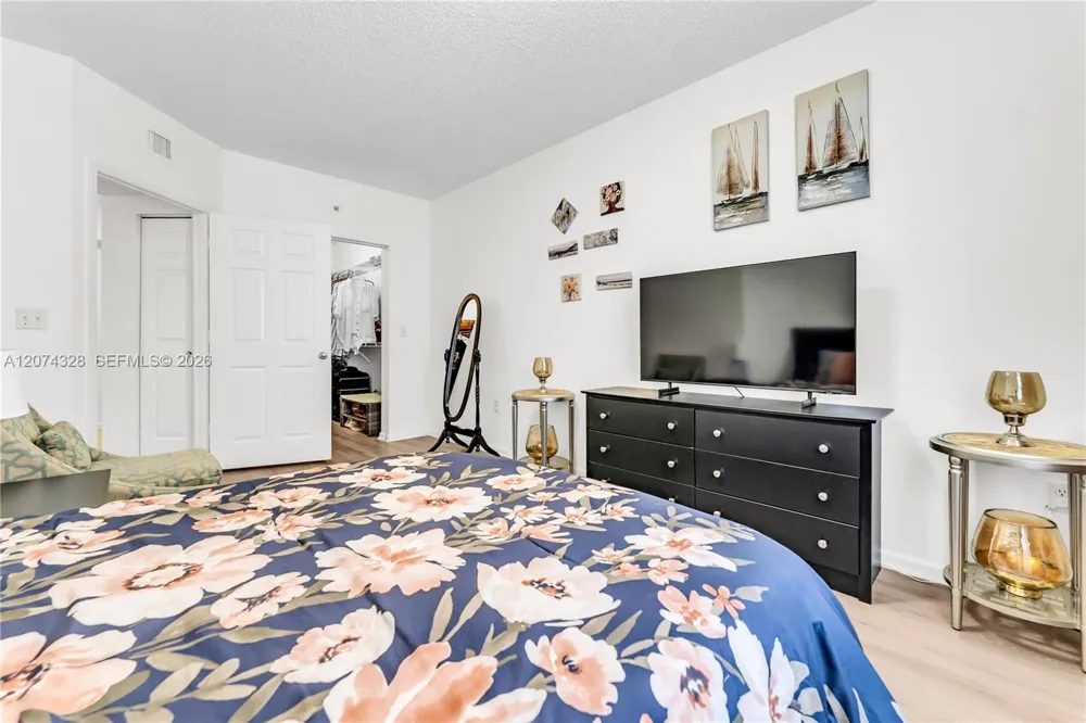 17145 Bay Rd #4501 Sunny Isles Beach, FL 33160