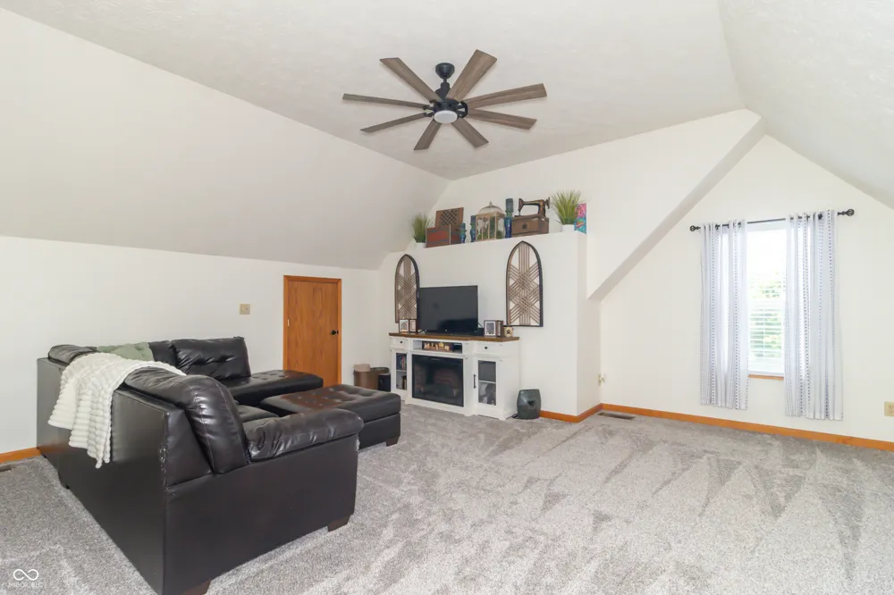 1518 Pippin Drive Greenfield, IN 46140