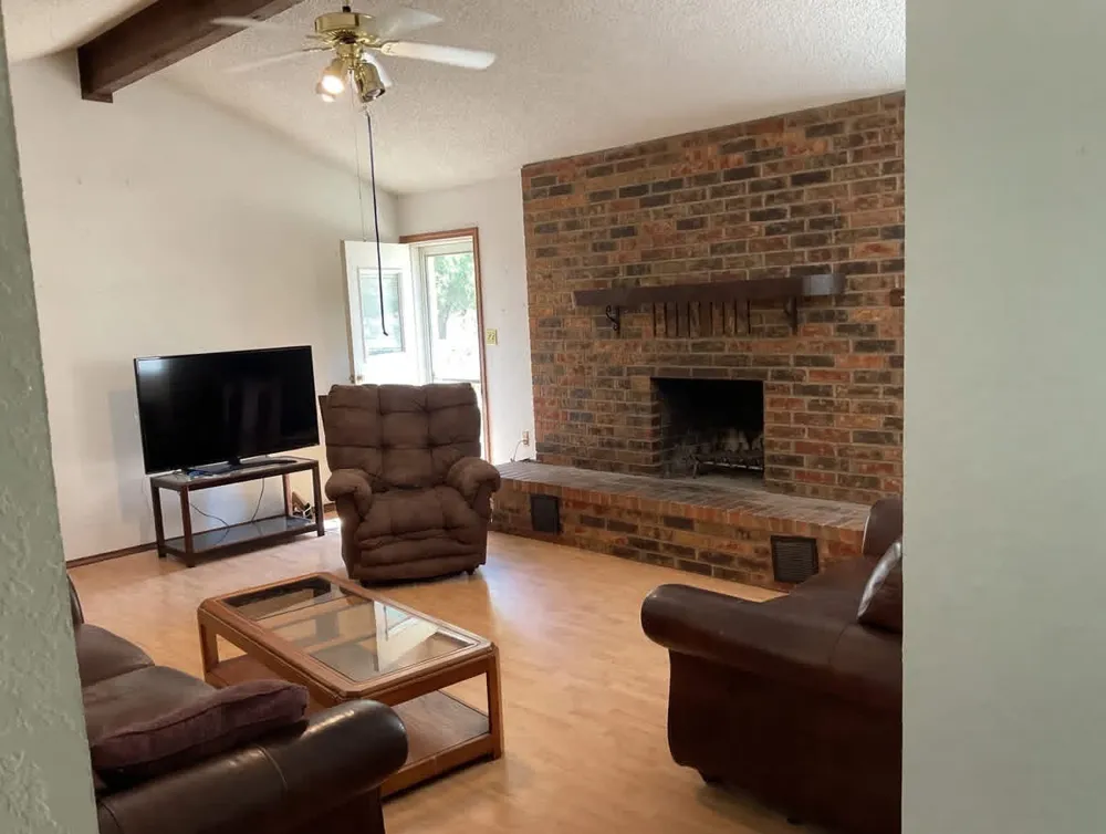 211 Oak Court Springtown, TX 76082