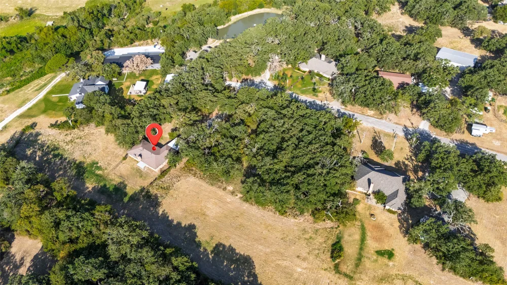 211 Oak Court Springtown, TX 76082