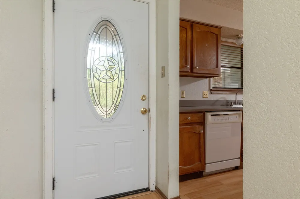 211 Oak Court Springtown, TX 76082