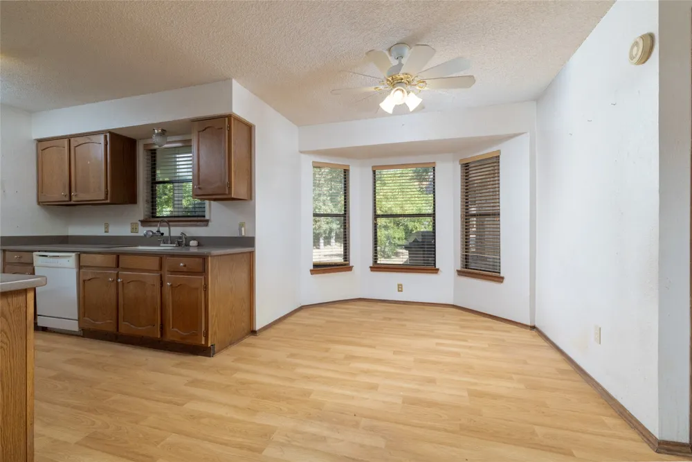 211 Oak Court Springtown, TX 76082