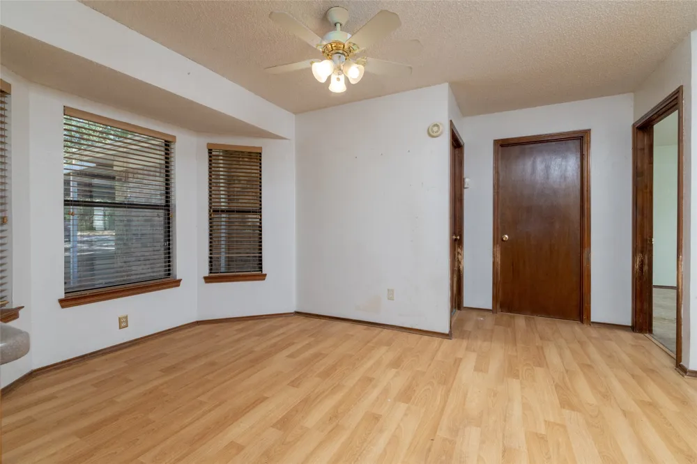 211 Oak Court Springtown, TX 76082