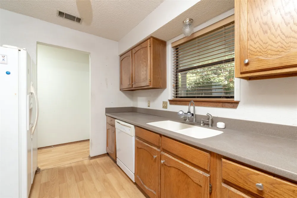 211 Oak Court Springtown, TX 76082