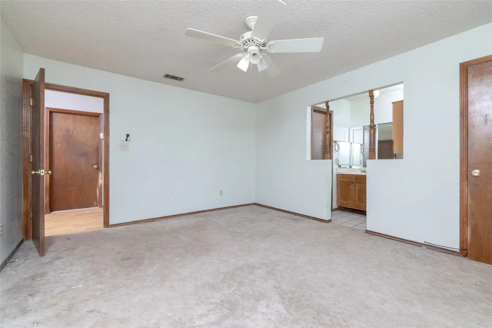 211 Oak Court Springtown, TX 76082