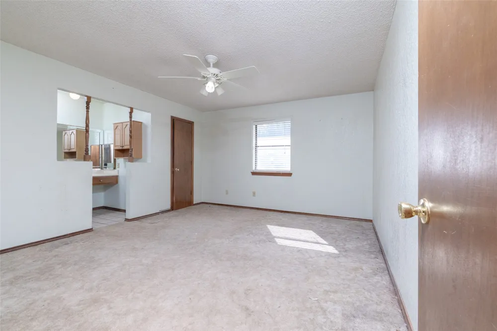 211 Oak Court Springtown, TX 76082