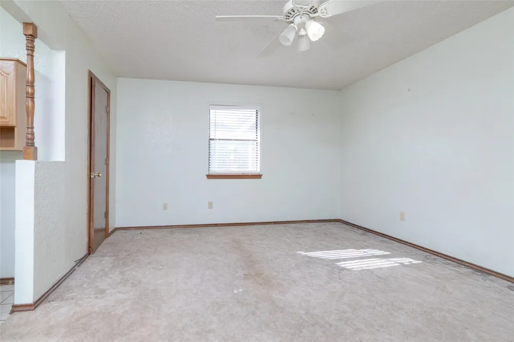 211 Oak Court Springtown, TX 76082