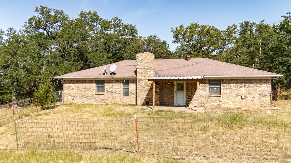 211 Oak Court Springtown, TX 76082