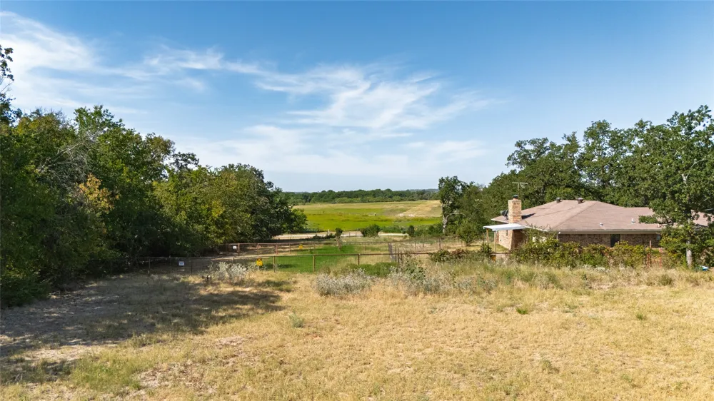 211 Oak Court Springtown, TX 76082
