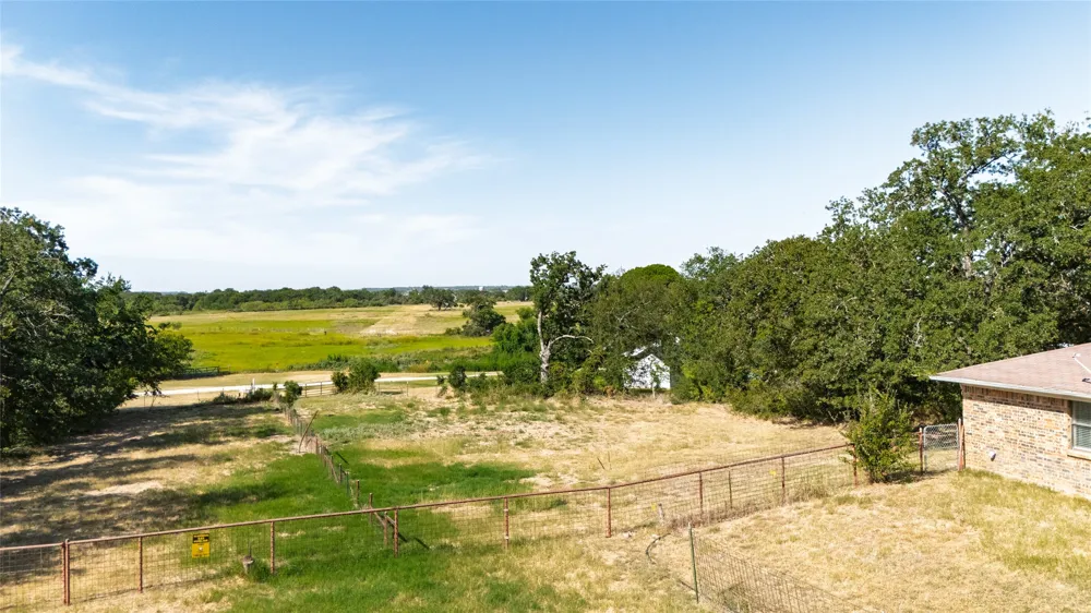 211 Oak Court Springtown, TX 76082