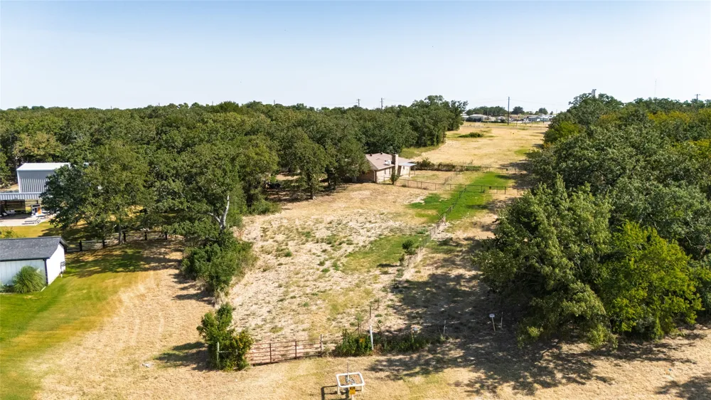 211 Oak Court Springtown, TX 76082