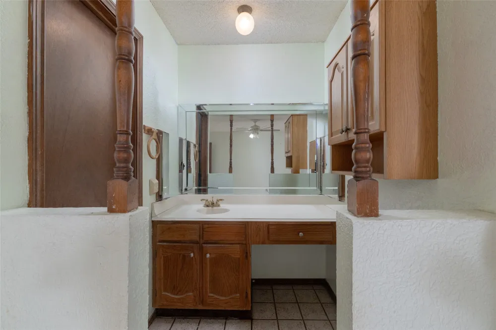 211 Oak Court Springtown, TX 76082