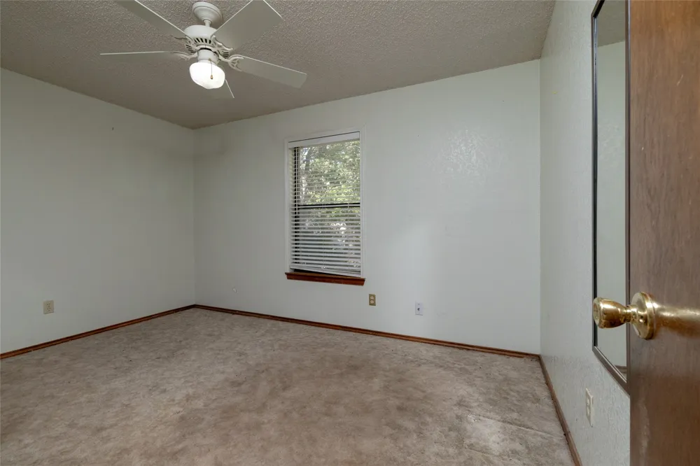 211 Oak Court Springtown, TX 76082